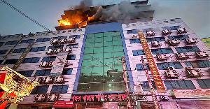 গুলিস্তানে বাণিজ্যিক ভবনের গোডাউনে লাগা আগুন নিয়ন্ত্রণে