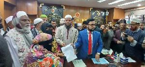 জুলাই শহীদ পরিবারকে সঙ্গে নিয়ে মনোনয়ন দাখিল ড. শফিকুল ইসলাম মাসুদের