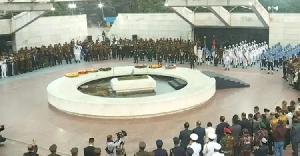 খালেদা জিয়ার কবরে রাষ্ট্রপতি ও প্রধান উপদেষ্টার শ্রদ্ধা