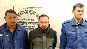 মেহেরপুরে অবৈধ আগ্নেয়াস্ত্র  অনলাইন জুয়ারী’ আটক