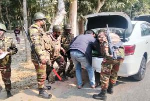 ফরিদপুরের সালথায় কঠোর অবস্থানে সেনাবাহিনী: ভোটারদের মধ্যে স্বস্তি