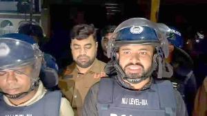 রায়পুরে চোর আটককে কেন্দ্র করে পুলিশ-এলাকাবাসী সংঘর্ষ, পুলিশসহ আহত ২০