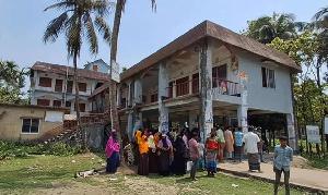 ভোলায় চাল নিয়ে অনিয়ম নেই বললেন সুবিধাভোগী হতদরিদ্ররা