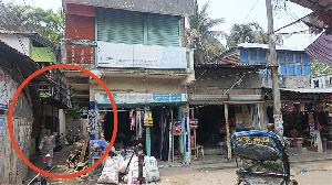 বাউফলে সরকারি রাস্তা অবৈধ দখল করে দোকানঘর ও দ্বিতল ভবন নির্মাণ!