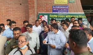 জিয়াউর রহমান ফাউন্ডেশনের উদ্যোগে সোহরাওয়ার্দী হাসপাতালে হাম সংক্রান্ত লিফলেট বিতরণ 