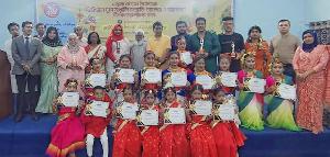 রাজধানীতে বর্ণাঢ্য আয়োজনে আউটস্ট্যান্ডিং লিডারশিপ অ্যাওয়ার্ড প্রদান