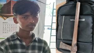 পরীক্ষাকেন্দ্রে অস্ত্রসহ শিক্ষার্থী আটক, পাঁচ দাখিল পরীক্ষার্থীসহ ৬জনকে থানায় প্রেরণ