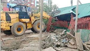ভালুকায় মহাসড়কের পাশে অবৈধ স্থাপনা উচ্ছেদ অভিযান