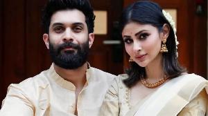 বিচ্ছেদের ঘোষণা দিলেন অভিনেত্রী মৌনি রায়