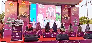 লক্ষ্মীপুর ভিডিও কনফারেন্সের মাধ্যমে প্রধানমন্ত্রী দ্বিতীয় পর্যায়ে ফ্যামিলি কার্ড বিতরণ কার্যক্রম উদ্বোধন