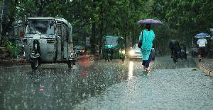 ঢাকায় বজ্রসহ বৃষ্টির আভাস, থাকতে পারে গরমের অস্বস্তি