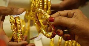 সোনার দাম কমেছে ভরিতে ৩২৬৬ টাকা