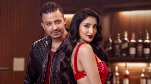 তিন দেশের ৪১ প্রেক্ষাগৃহে ‘রকস্টার’