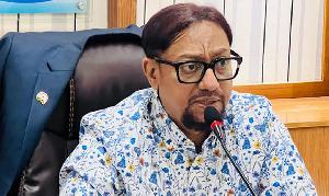 মশক নিধন সফরে বাধা: ‘ষড়যন্ত্রের’ অভিযোগ চসিক মেয়রের