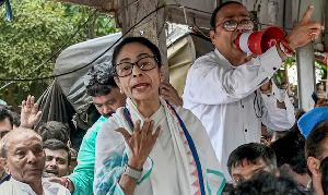 অনশনে মমতা বন্দ্যোপাধ্যায়