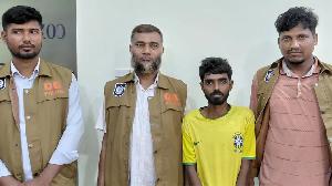 ডিসি-এসপি পরিচয়ে চাঁদাবাজি, ৩৮টি সিমসহ যুবক আটক