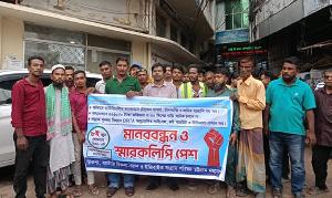 চাঁদাবাজি-হয়রানি বন্ধের দাবিতে রাস্তায় রিকশা-ইজিবাইক শ্রমিকরা, ট্রাফিক কমিশনারকে স্মারকলিপি