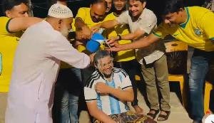 শেরপুরে দুধ দিয়ে গোসল করে আর্জেন্টিনার সমর্থক বনে গেলেন ব্রাজিল সমর্থক!! ফুলের মালা দিয়ে বরণ 