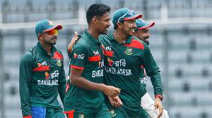 অস্ট্রেলিয়ার ঝড়ো শুরুর পর শরিফুলের জোড়া আঘাত