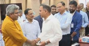 সরকারের তোষামোদ নয়, জনগণের সামনে সত্য তুলে ধরতে হবে
