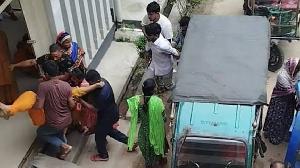 গাজীপুরে পোশাক কারখানায় পানি পান করে অসুস্থ ২ শতাধিক শ্রমিক