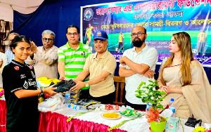 ওয়েফ এর উদ্যোগে শিশু পরিবারের খেলোয়াড়দের ক্রীড়া সামগ্রী উপহার 