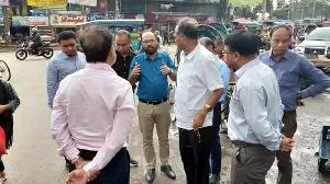 ফুটপাত-ড্রেন দখল দেখে ক্ষুব্ধ সিডিএ চেয়ারম্যান, অবৈধ দোকান উচ্ছেদের নির্দেশ