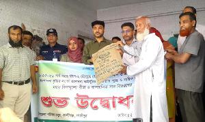 কালীগঞ্জে কৃষকদের মাঝে বীজ-সার ও ভিক্ষুক পুনর্বাসনে দোকান-অটোরিকশা বিতরণ