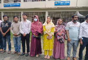 ইউএনও’র বিরুদ্ধে ঘুষের অভিযোগ ‘মিথ্যা ও ষড়যন্ত্রমূলক’ দাবি; তেঁতুলিয়ায় মানববন্ধন