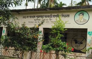 বোদায় ‘প্রক্সি শিক্ষক’ দিয়ে চলছে পাঠদান, বেহাল বিদ্যালয়ের পরিবেশ, স্থানীয়দের ক্ষোভ