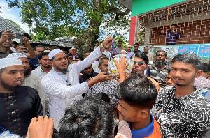বাউফলে সড়ক সংস্কারের উদ্বোধন, নদীভাঙন এলাকা পরিদর্শন ও ফুটবল বিতরণ করলেন ড. মাসুদ এমপি