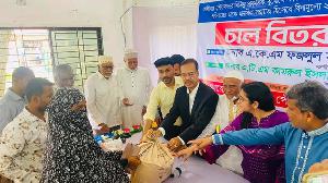 প্রাকৃতিক দুর্যোগে ক্ষতিগ্রস্ত মানুষের পাশে দাঁড়ানো সরকারের অন্যতম অগ্রাধিকার