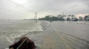 ভারী বৃষ্টিতে বাড়বে নদ-নদীর পানি