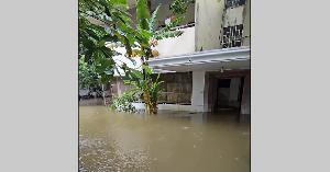 ফের ভারী বৃষ্টি, হাঁটুপানিতে ডুবল চট্টগ্রামের একাধিক সড়ক
