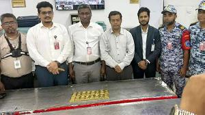 বিমানবন্দরে ফলের ক্যারেটে লুকানো ছিল ১৬ কেজি স্বর্ণ