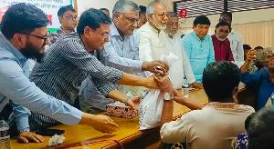 কালিয়াকৈরে দুঃস্থ ও অসহায় পরিবারের মাঝে খাদ্যসামগ্রী বিতরণ