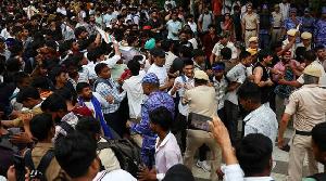 রণক্ষেত্র দিল্লি, বন্ধ ইন্টারনেট