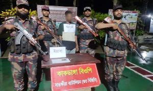 সাতক্ষীরা সীমান্তে ভারতীয় মালামাল জব্দ, আটক ১  