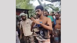 মহানবী (সা.)-কে নিয়ে কটূক্তির অভিযোগ, ছাত্রদল নেতাকে জুতার মালা পরিয়ে ঘোরানোর ভিডিও ভাইরাল