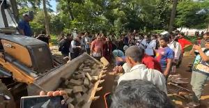 সোহরাওয়ার্দী উদ্যানে জায়গা দখল করে গড়ে তোলা কথিত মসজিদ উচ্ছেদ