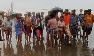 বাংলাদেশে অনুপ্রবেশের সময় রোহিঙ্গা বোঝাই ট্রলার ডুবি: নিখোঁজ ১৩