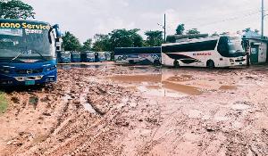 বৃষ্টি হলেই ডুবে বাস টার্মিনাল, গর্ত-কাদায় ভোগান্তি