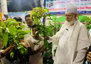 মুন্সীগঞ্জে মাসব্যাপী বৃক্ষরোপণ কর্মসূচির উদ্বোধন করলেন ড. সৈয়দ সাইফুদ্দীন আহমদ