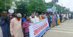 বগুড়া শেরপুরে সড়ক পাকাকরণের দাবিতে গ্রামবাসীর মানববন্ধন