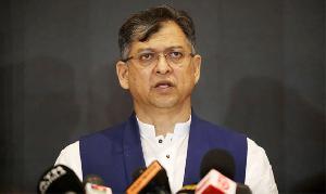 আওয়ামী লীগ বিদেশ থেকে উঁকিঝুকিঁ দিচ্ছে, তৎপরতার মুরোদ নেই: স্বরাষ্ট্রমন্ত্রী