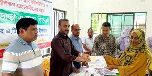 কালীগঞ্জে প্রশিক্ষণার্থীদের মাঝে ভাতা ও সনদপত্র বিতরণ