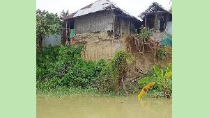 কর্ণফুলীর ভাঙনে বিলীনের পথে চন্দ্রঘোনার পাঁচ পাড়া, আতঙ্কে হাজারো পরিবার