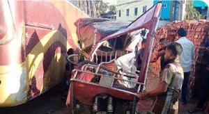 বাগেরহাটে বাসের ধাক্কায় অটোবাইক চালক নিহত, আহত ৪