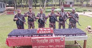 বিজিবির ধাওয়ায় পালালো চোরাকারবারিরা, মিললো ৯৫৮ বোতল স্কাফ