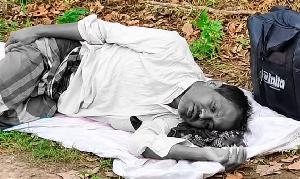 স্ত্রী-সন্তানের অবহেলায় রাস্তায় পড়ে থাকা প্রবাসী জামাল আর নেই